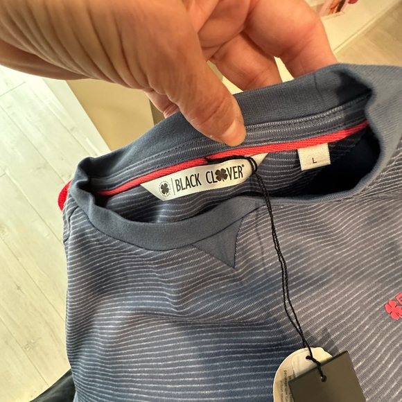 Performance pullover. - Picture 4 of 4